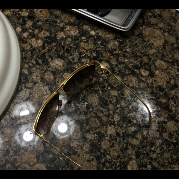 Adrienne Vittadini Gold Framed Sunglasses 🔴 - Picture 5 of 10